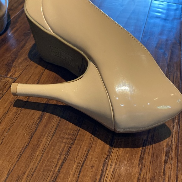 Unlisted by Kenneth Cole Nude Shiny Patent Leather Heels - Picture 5 of 9